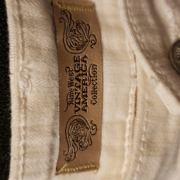 White cotton stretch capri's - Picture 2 of 6